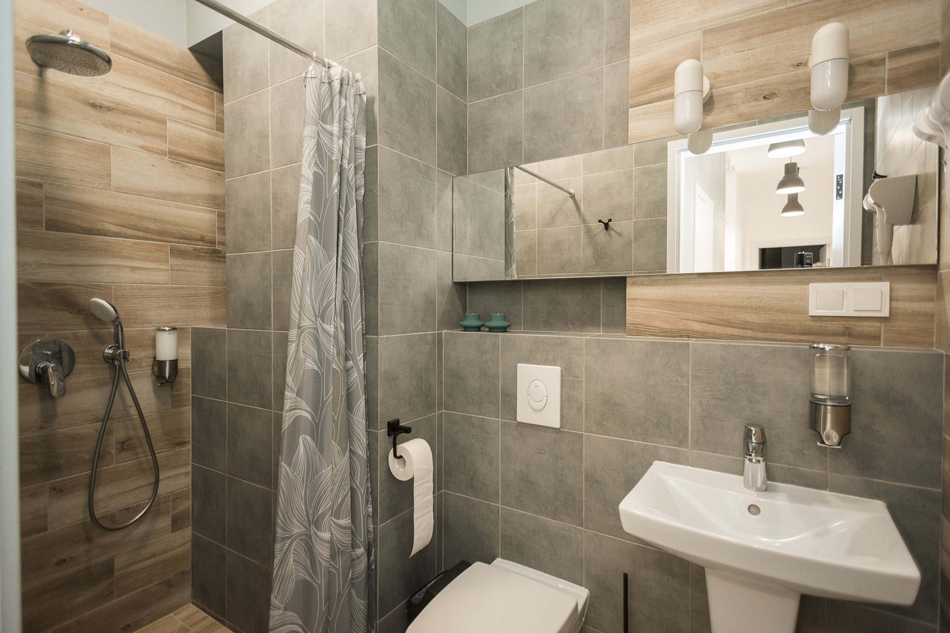 Pro Tips for Choosing Bathroom Fixtures